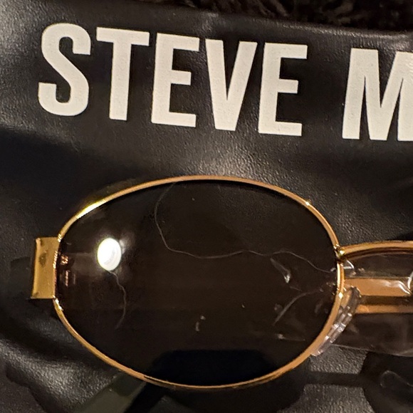 Brand new Steve Madden Oval Gold and Black Sunglasses - Picture 4 of 10
